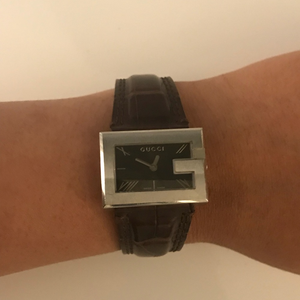 Gucci authentic leather band watch